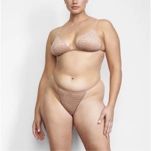 SKIMS Set Velvet Burnout Logo Bralette and T-String Panty Large